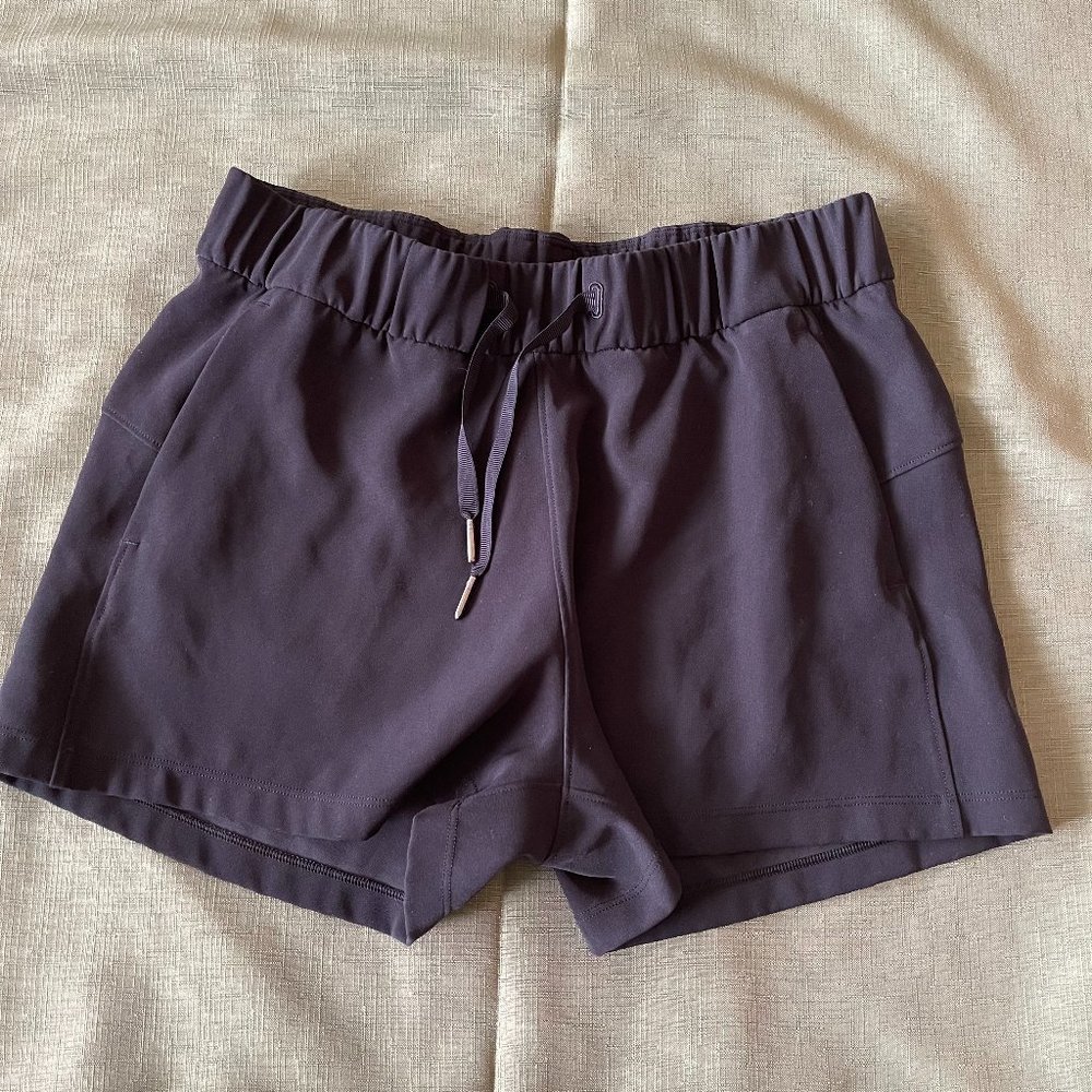 Stroll at Sundown Mid-Rise Short